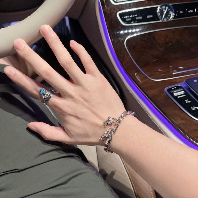 chr1st1an D10r bracelets